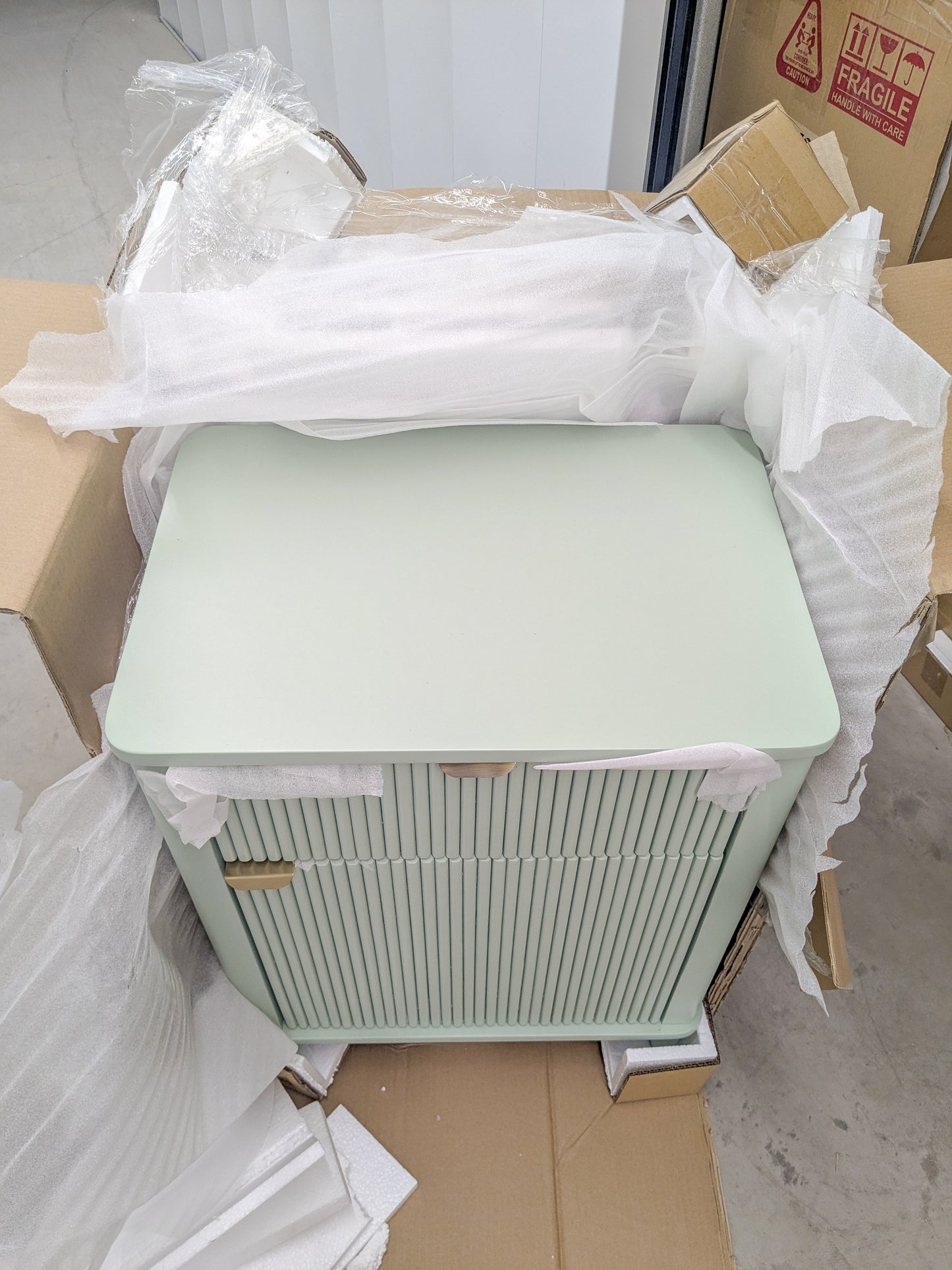 VAST Modern fluted drawer cabinet - Sage Green