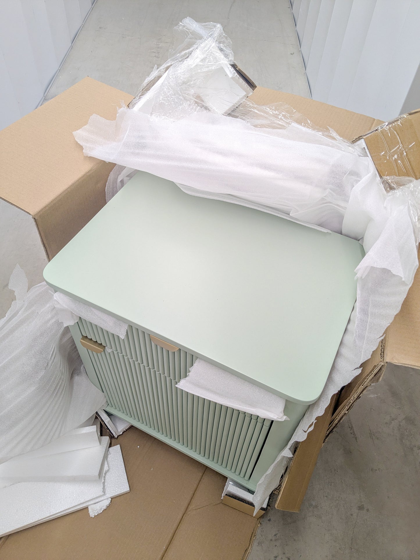 VAST Modern fluted drawer cabinet - Sage Green