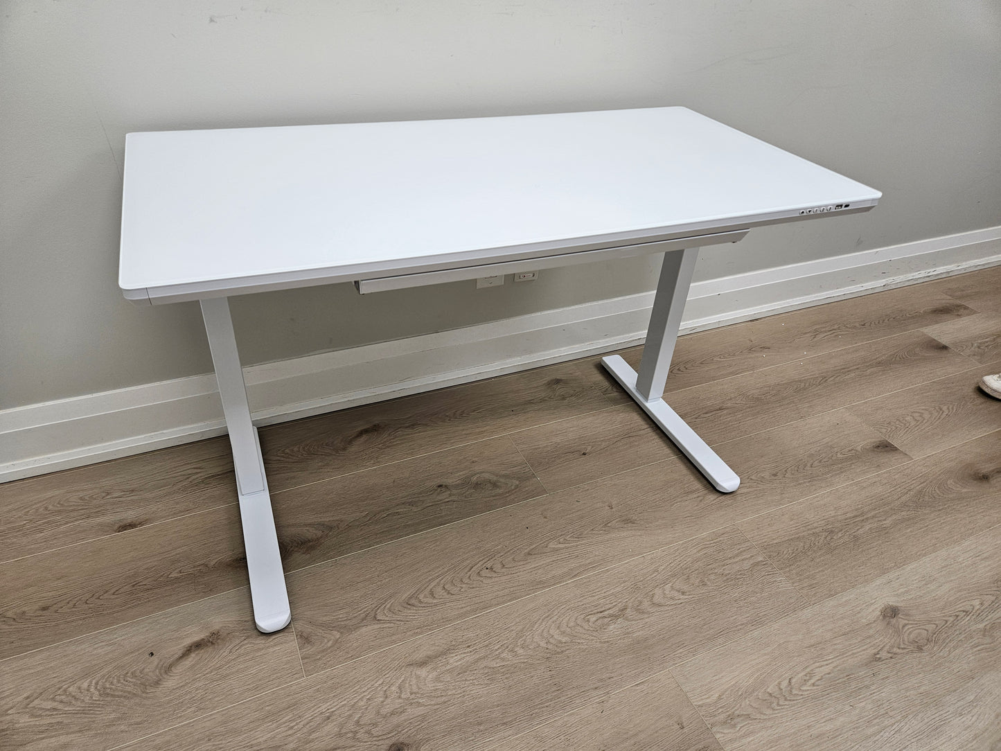 Glass Top Electric Height Adjustable Sit Stand Desk 48"Wx24"D with USB charging port - White