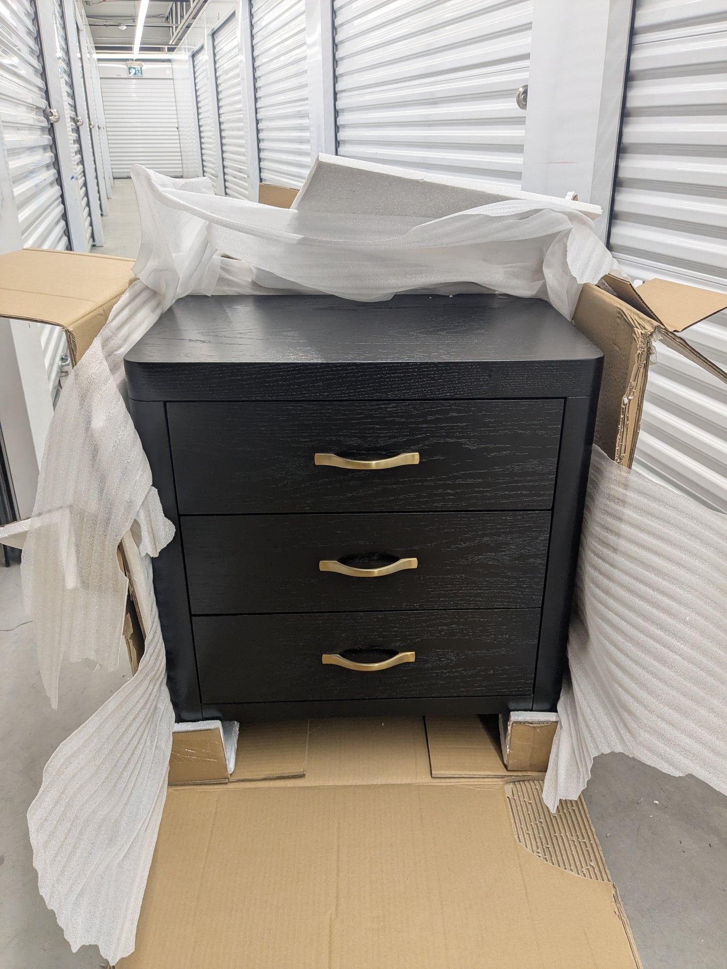 VAST Modern Black Nightstand – Elegant Design, Smart Storage