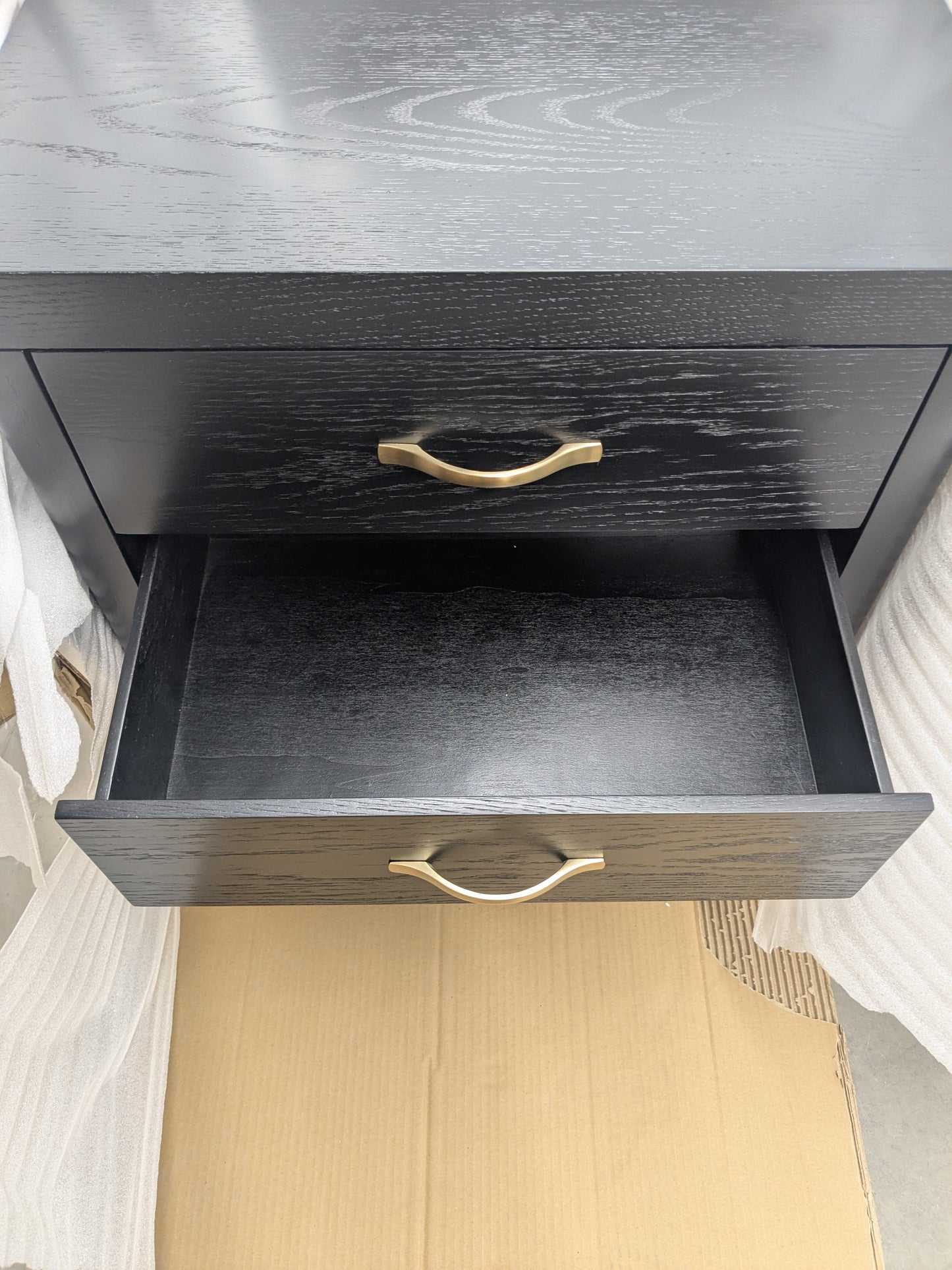 VAST Modern Black Nightstand – Elegant Design, Smart Storage