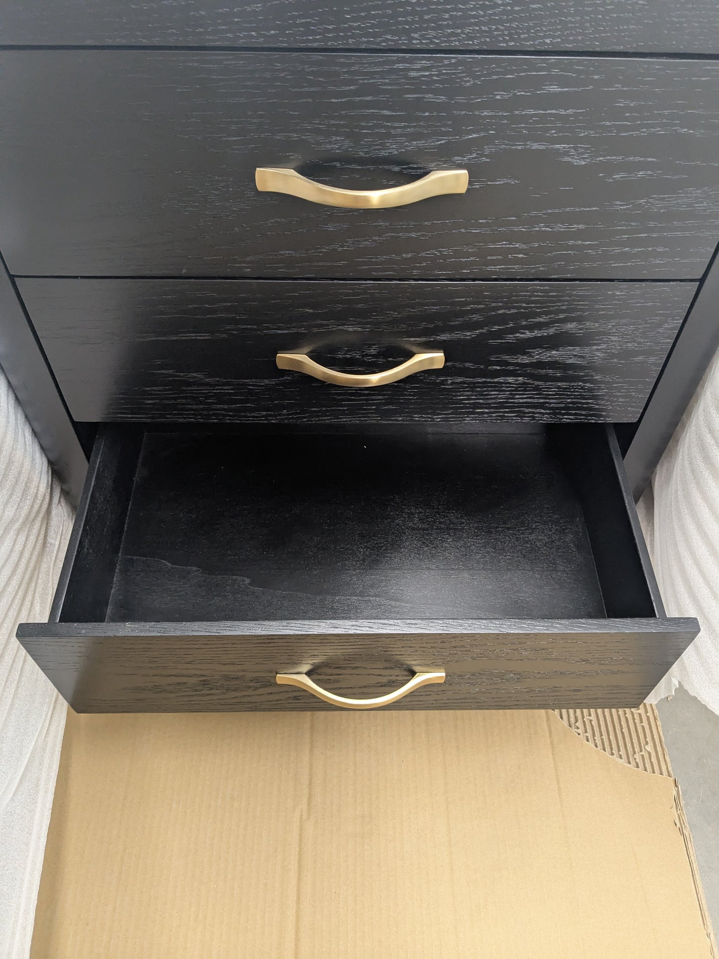 VAST Modern Black Nightstand – Elegant Design, Smart Storage