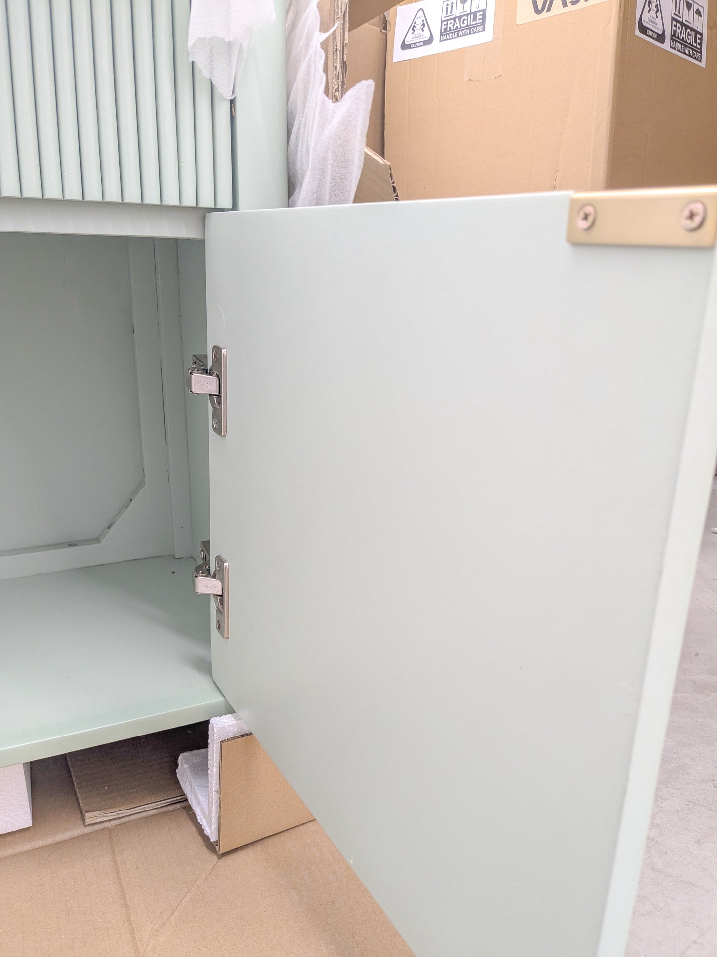 VAST Modern fluted drawer cabinet - Sage Green